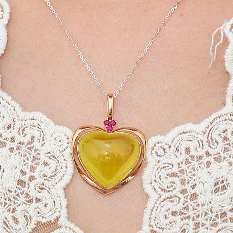 14k Gold 30.58 Ct Natural Prehnite & Ruby Pendant( Without Chain ): Ref:231086007 // gold content:14k gold // main gemstone:prehnite // shape:heart // carat weight:30. 58ct // color:yellow // treatment:natural // // adjacent gemstone 2 : ruby // shape:round //