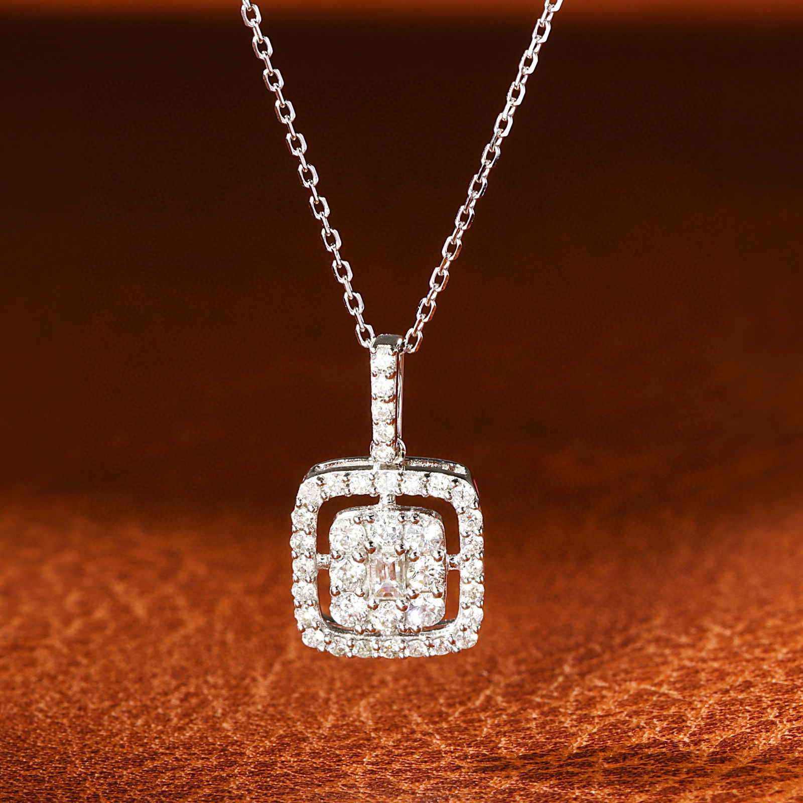 14k Gold 0.42 Ctw Natural H Diamond Necklace: Ref:231086009 // gold content:14k gold // main gemstone:diamond // shape:baguette // carat weight:0. 05ct // clarity grade:vs-si // color:h // treatment:natural // // adjacent gemstone 2 : diamond