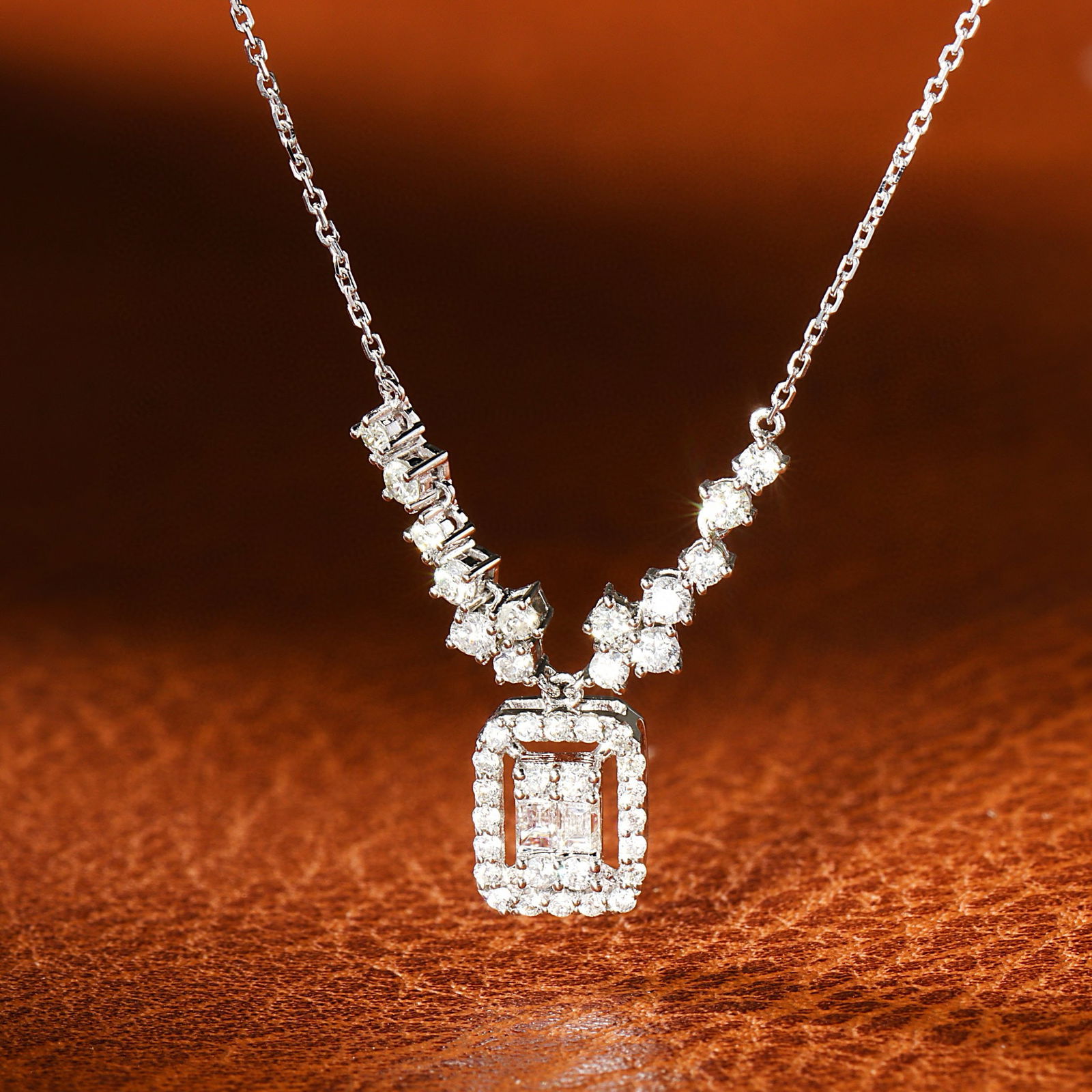 14k Gold 0.60 Ctw Natural H Diamond Necklace: Ref:231086028 // gold content:14k gold // main gemstone:diamond // shape:baguette // carat weight:0. 10ct // clarity grade:vs-si // color:h // treatment:natural // // adjacent gemstone 2 : diamond