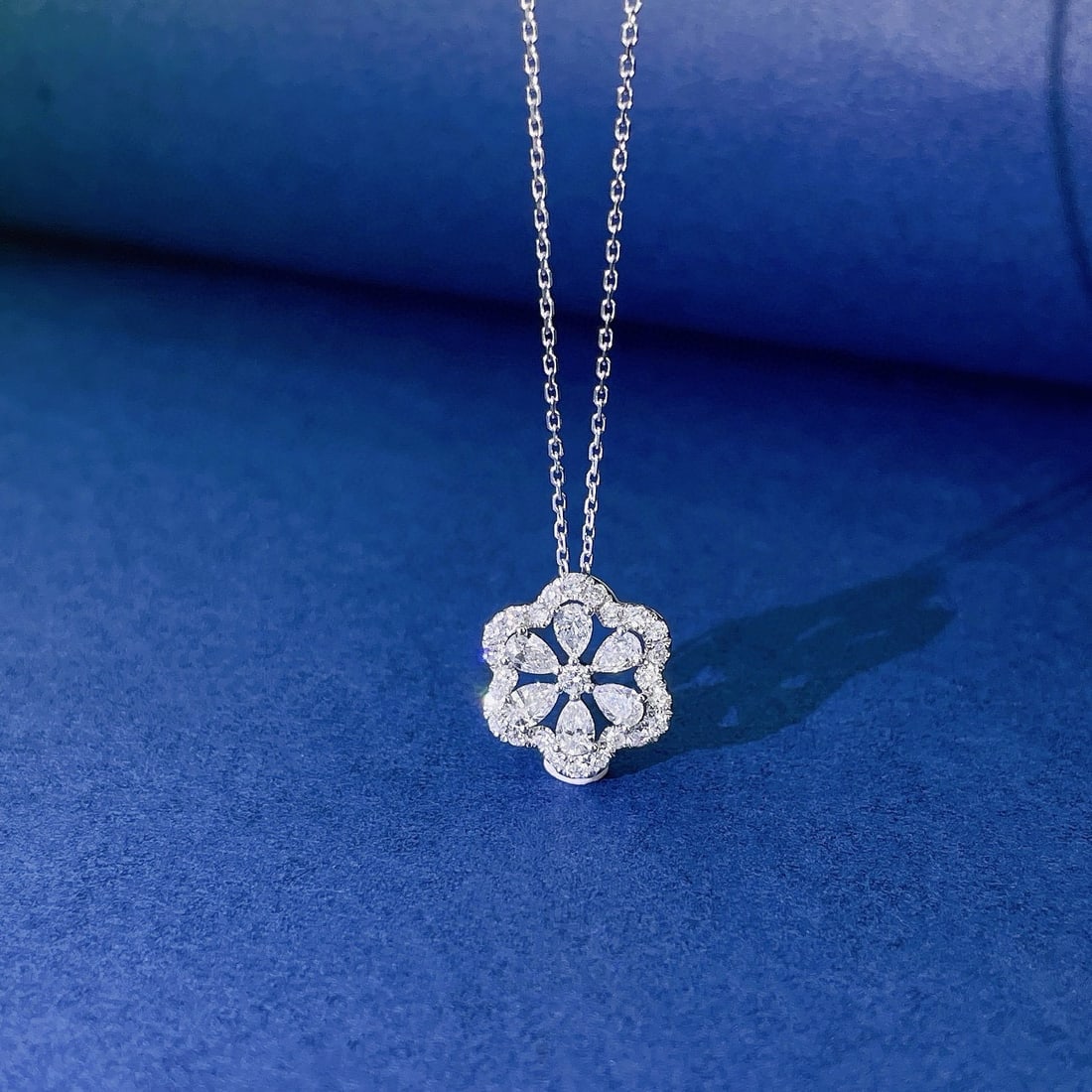 14k Gold 0.63 Ctw Natural H Diamond Necklace: Ref:231086044 // gold content:14k gold // main gemstone:diamond // shape:pear // carat weight:0. 42ct // clarity grade:vs-si // color:h // treatment:natural // // adjacent gemstone 2 : diamond //