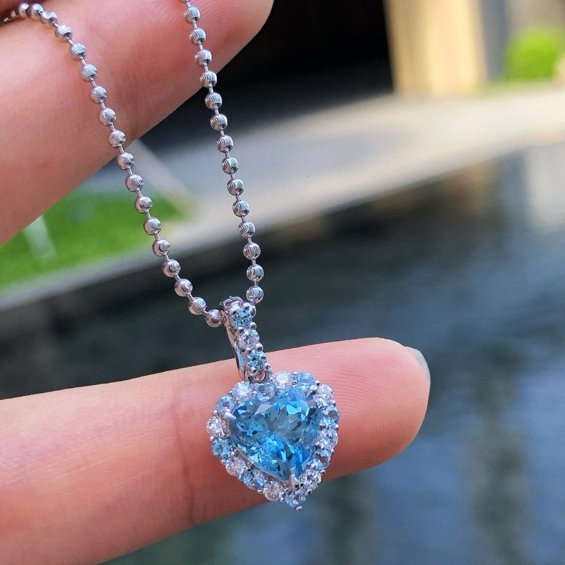 14k Gold 1.80 Ctw Natural Aquamarine & Diamond Pendant( Without Chain ): Ref:231086107 // gold content:14k gold // main gemstone:aquamarine // shape:heart // carat weight:1. 62ct // color:santa maria color // treatment:natural // // adjacent gemstone 2 : diamond //