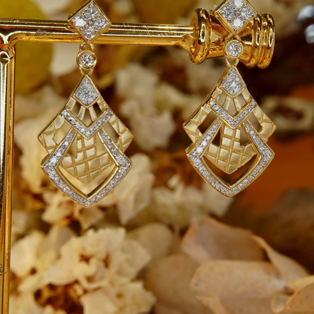 14k Gold 0.5 Ct Natural H Diamond Earrings: Ref:231086110 // gold content:14k gold // main gemstone:diamond // shape:round // carat weight:0. 5ct // clarity grade:vs-si // color:h // treatment:natural // cut grade:g // Condition: NewLow