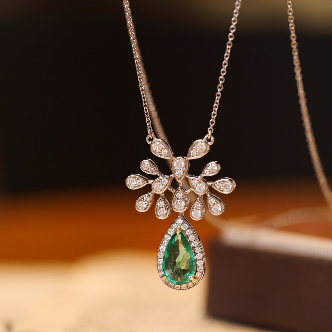 14k Gold 2.01 Ctw Natural Emerald & Diamond Necklace: Ref:231086173 // gold content:14k gold // main gemstone:emerald // shape:pear // carat weight:1. 29ct // color:green // treatment:natural // // adjacent gemstone 2 : diamond // shape:round // carat