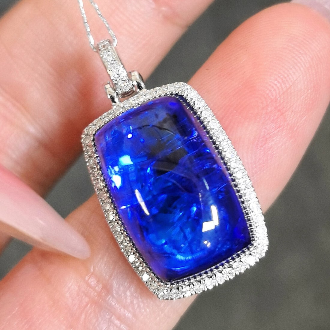 14k Gold 14.00 Ctw Natural Tanzanite & Diamond Pendant( Without Chain ): Ref:231086174 // gold content:14k gold // main gemstone:tanzanite // shape:cushion // carat weight:13. 81ct // color:blue // treatment:natural // // adjacent gemstone 2 : diamond // shape:round //