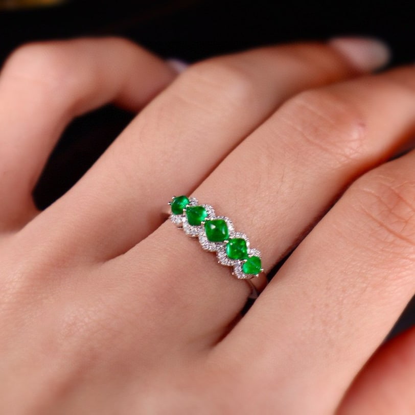 14k Gold 0.7 Ct Vivid Green Natural Emerald & Diamond Ring - 3