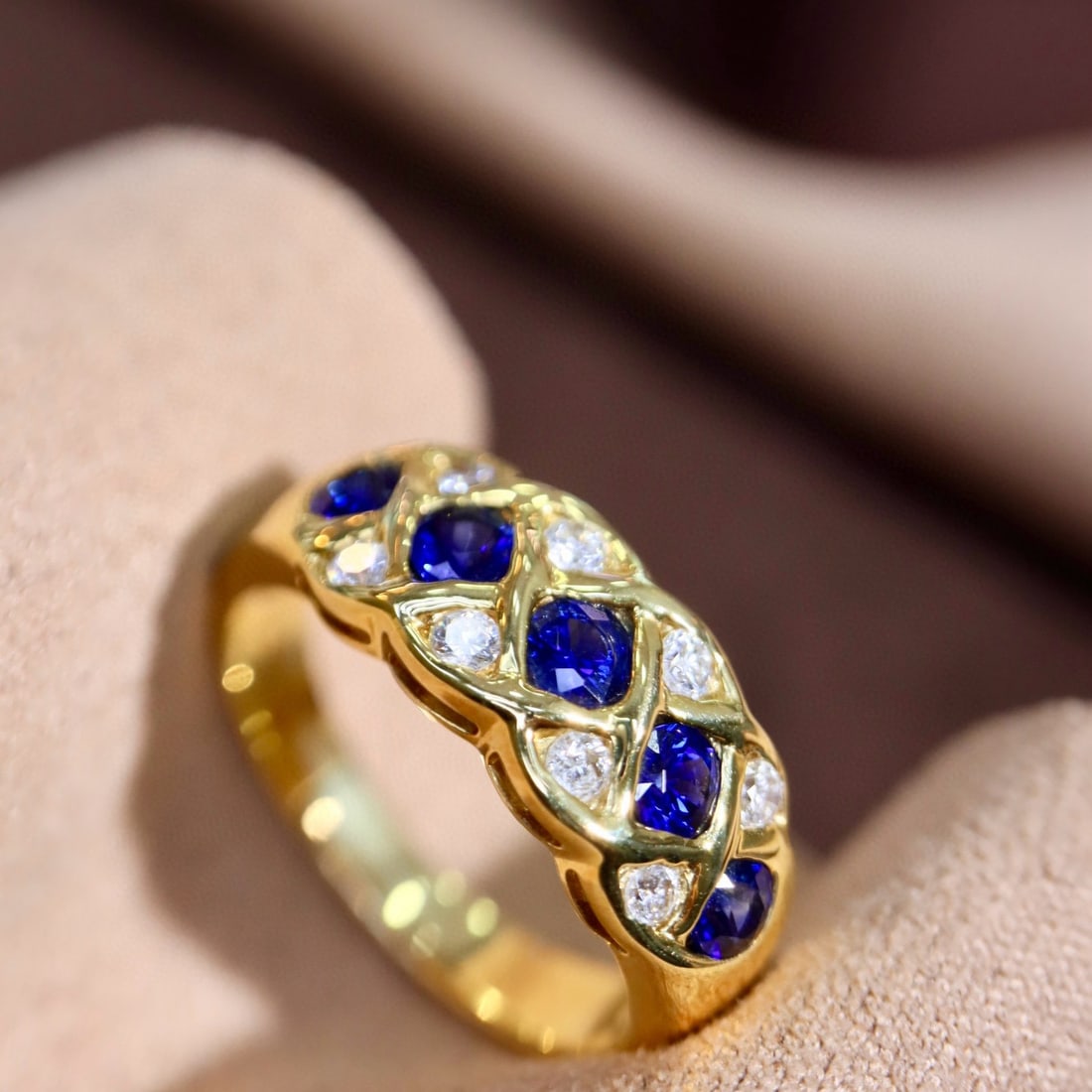14k Gold 0.88 Ctw Vivid Blue Natural Sapphire & Diamond Ring - 2