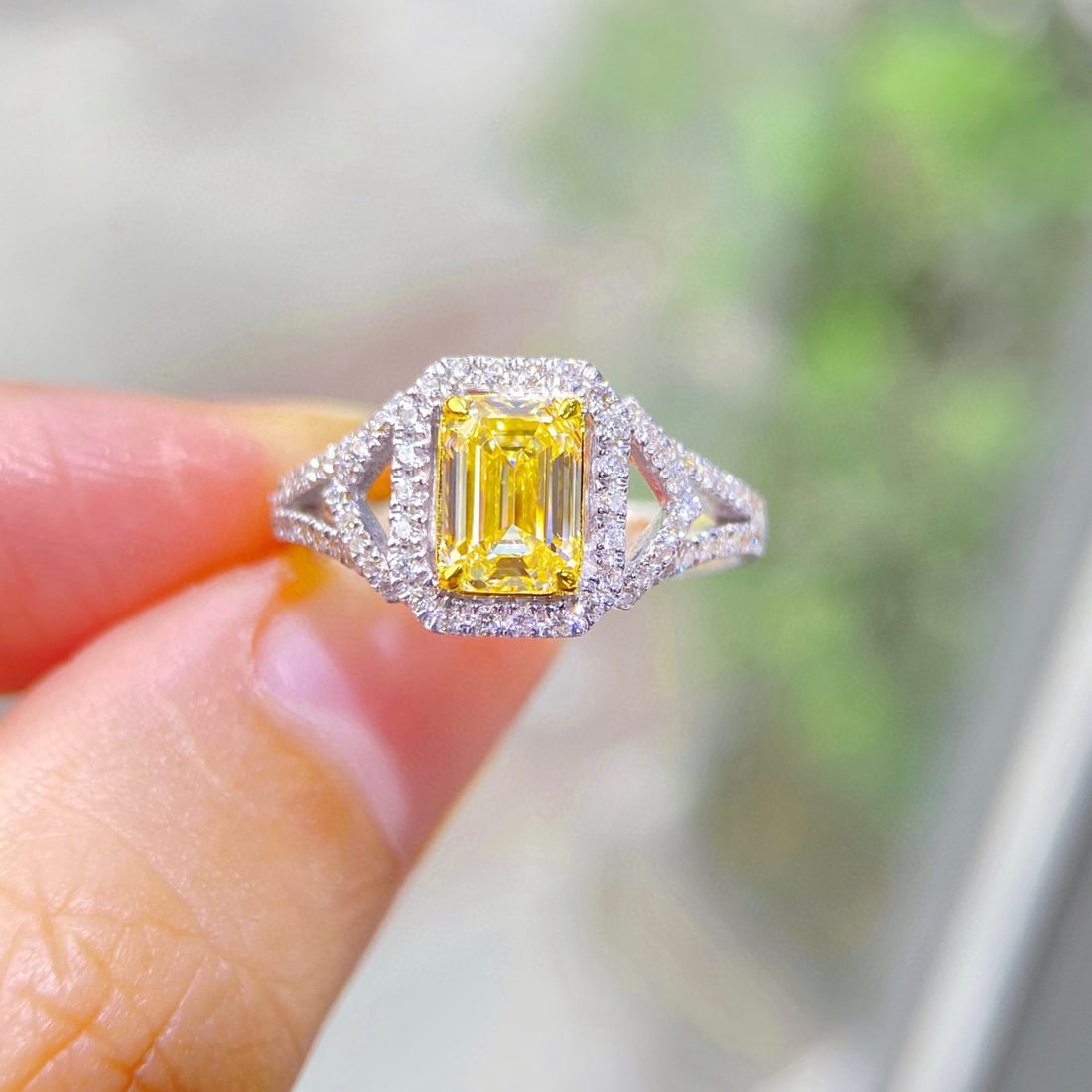 14k Gold 1.30 Ctw Natural Yellow Diamond & Diamond Ring: Ref:231086272 // gold content:14k gold // ring size:7. 25us // // main gemstone:yellow diamond // shape:emerald // carat weight:1. 01ct // color:yellow // treatment:natural // // adjacent gemstone 2 :