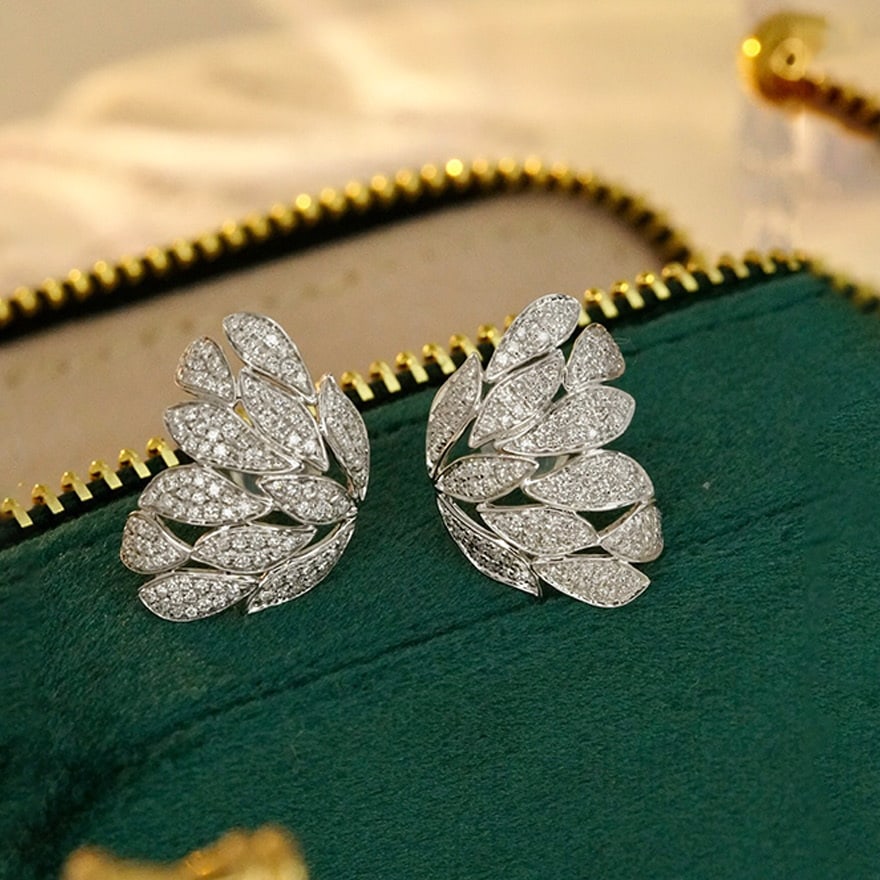 14k Gold 0.9 Ct Natural H Diamond Earrings: Ref:231086275 // gold content:14k gold // main gemstone:diamond // shape:round // carat weight:0. 9ct // clarity grade:vs-si // color:h // treatment:natural // cut grade:g // Condition: NewLow