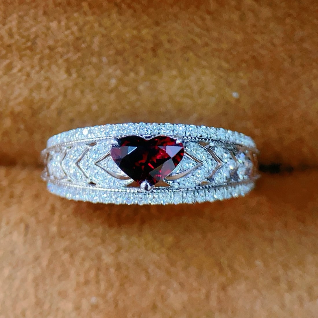 14k Gold 1.19 Ctw Natural Ruby & Diamond Ring: Ref:231086285 // gold content:14k gold // ring size:7. 25us // // main gemstone:ruby // shape:heart // carat weight:0. 8ct // color:pigeonblood red // treatment:natural // // adjacent gemstone 2 : dia