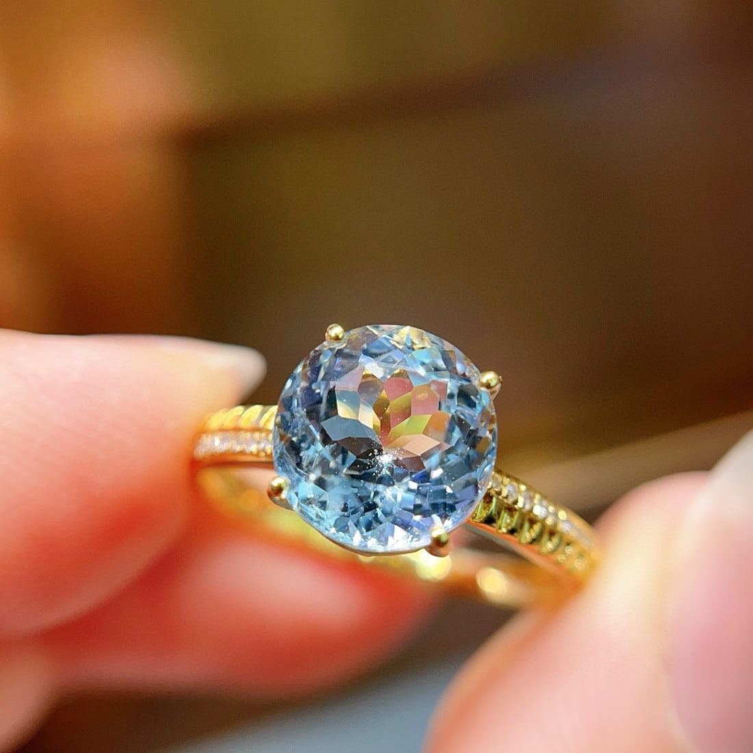 14k Gold 2.40 Ct Natural Aquamarine & Diamond Ring: Ref:231086296 // gold content:14k gold // ring size:7. 25us // // main gemstone:aquamarine // shape:oval // carat weight:2. 40ct // color:blue // treatment:natural // // adjacent gemstone 2 :