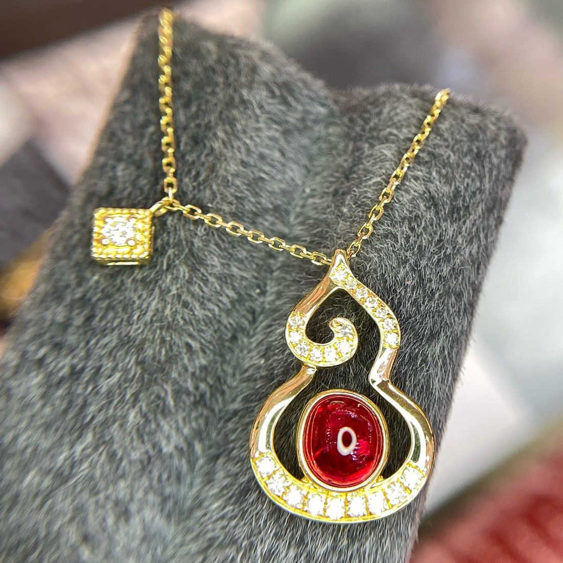 14k Gold 1.3 Ct Natural Spinel & Diamond Necklace - 5