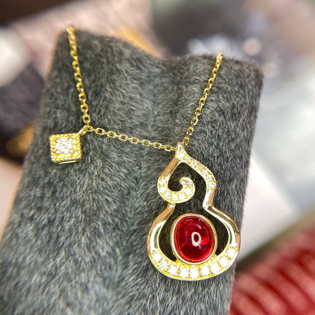 14k Gold 1.3 Ct Natural Spinel & Diamond Necklace - 7