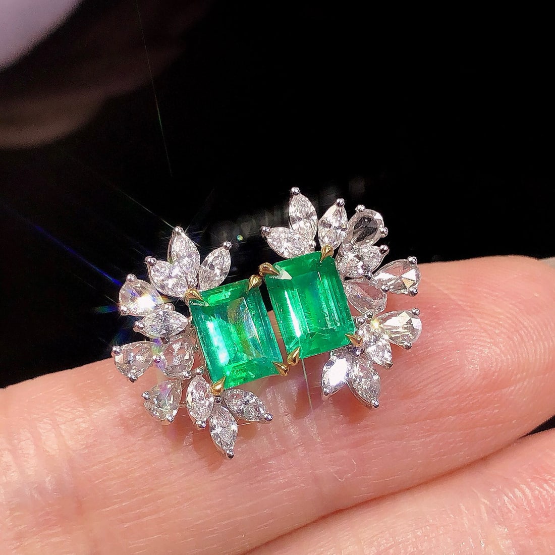 14k Gold 3.06 Ctw Natural Emerald & Diamond Earrings: Ref:231086334 // gold content:14k gold // main gemstone:emerald // shape:octagonal // carat weight:1. 90ct // color:green // treatment:natural // // adjacent gemstone 2 : diamond // shape:multiple