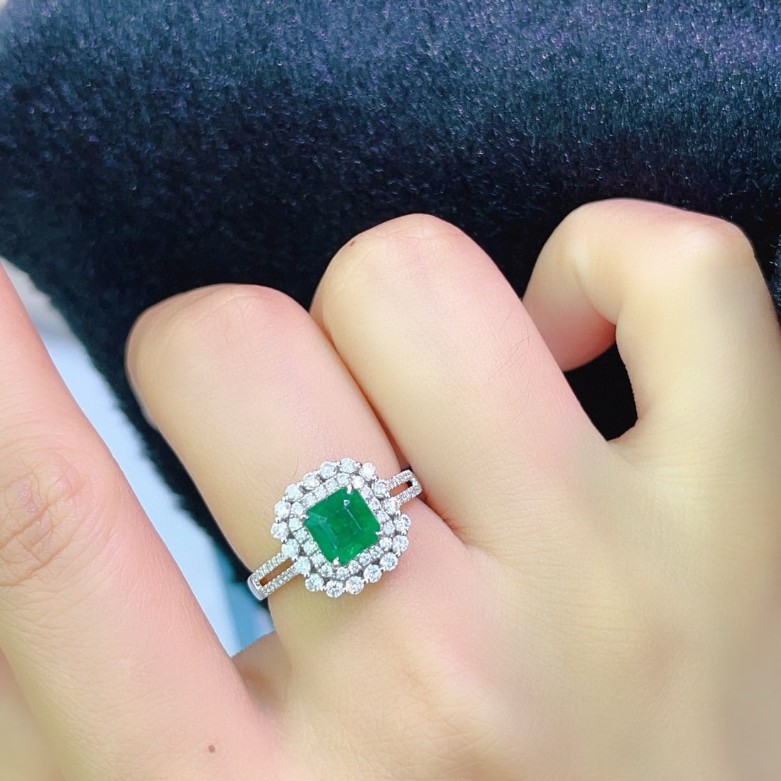 14k Gold 1.10 Ct Vivid Green Natural Emerald & Diamond Ring - 4