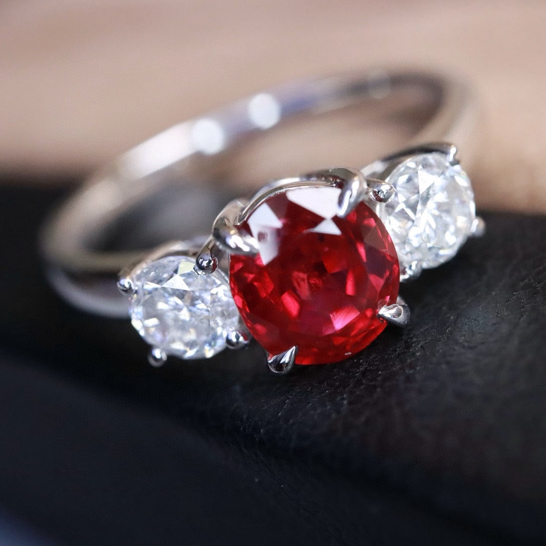 14k Gold 1.55 Ctw Vivid Red Natural Ruby & Diamond Ring: Ref:231086363 // gold content:14k gold // ring size:7. 25us // // main gemstone:ruby // shape:oval // carat weight:1. 07ct // color:vivid red // treatment:natural // // adjacent gemstone 2 :