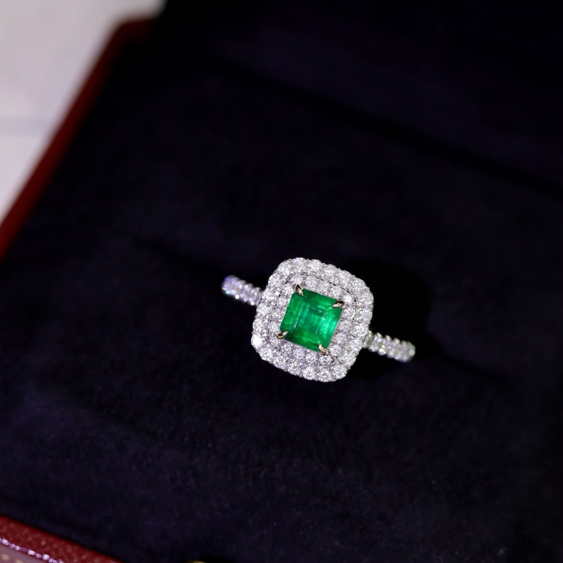 14k Gold 0.97 Ctw Vivid Green Natural Emerald & Diamond Ring (1 of 9)