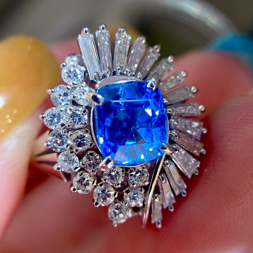 14k Gold 3.00 Ctw Natural Sapphire & Diamond Ring: Ref:231086374 // gold content:14k gold // ring size:7. 25us // // main gemstone:sapphire // shape:cushion // carat weight:1. 98ct // color:cornflower blue // treatment:natural // // adjacent