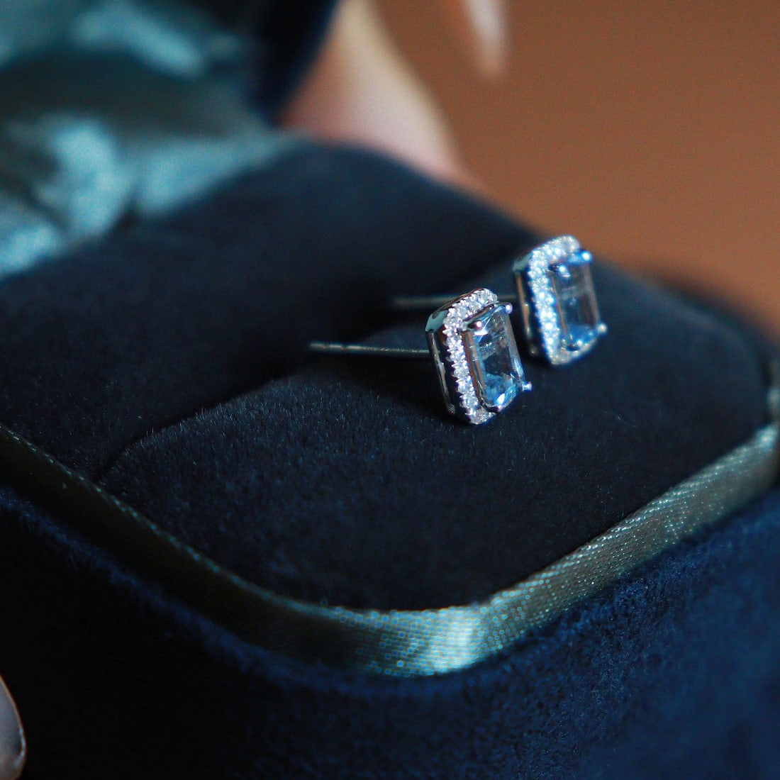 14k Gold 1.00 Ct Natural Aquamarine & Diamond Earrings - 3