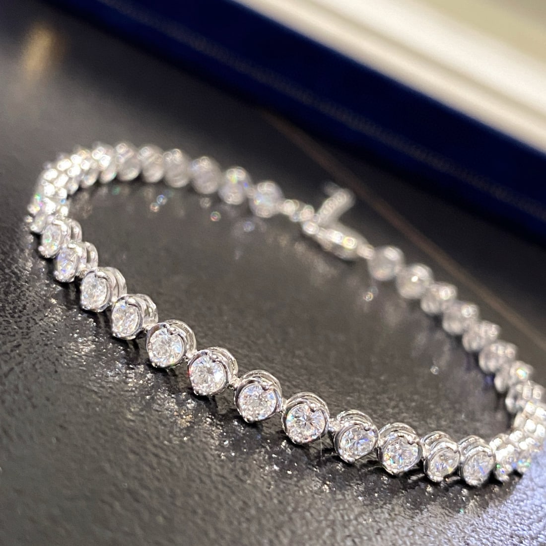 14k Gold 2.58 Ct Natural H Diamond Bracelet: Ref:231086409 // gold content:14k gold // main gemstone:diamond // shape:round // carat weight:2. 58ct // clarity grade:vs-si // color:h // treatment:natural // cut grade:g // Condition: New Low Esti