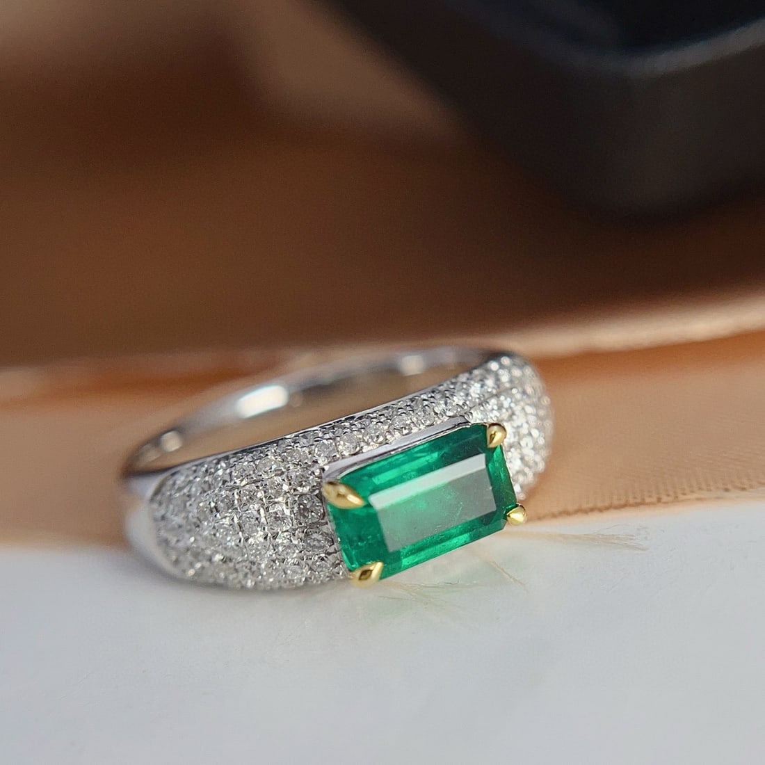 14k Gold 1.00 Ct Vivid Green Natural Emerald & Diamond Ring (1 of 7)