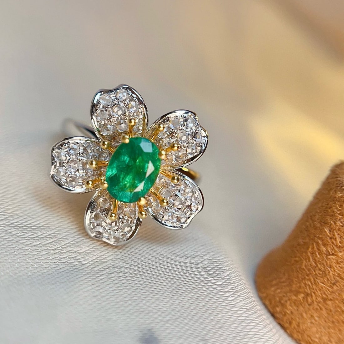 14k Gold 1.35 Ct Vivid Green Natural Emerald & Sapphire & Flowers Ring/pendant( Without Chain ): Ref:231086420 // gold content:14k gold // ring size:7. 25us // // main gemstone:emerald // shape:oval // carat weight:1. 35ct // color:vivid green // treatment:natural // // adjacent gemstone 2 :