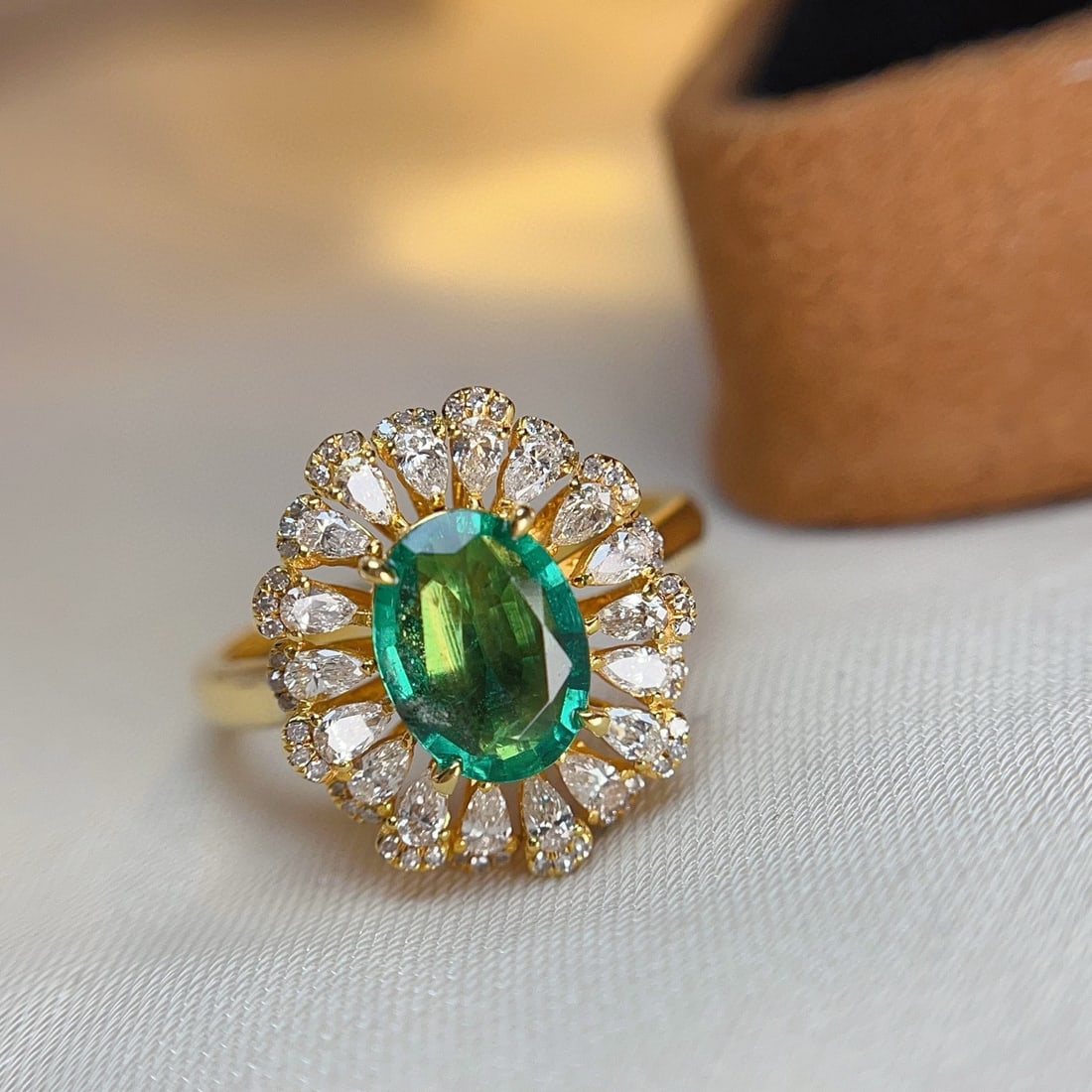 14k Gold 1.10 Ct Natural Emerald & Diamond Ring: Ref:231086429 // gold content:14k gold // ring size:7. 25us // // main gemstone:emerald // shape:oval // carat weight:1. 10ct // color:green // treatment:natural // // adjacent gemstone 2 : diamond //