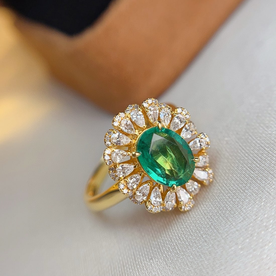 14k Gold 1.10 Ct Natural Emerald & Diamond Ring - 3