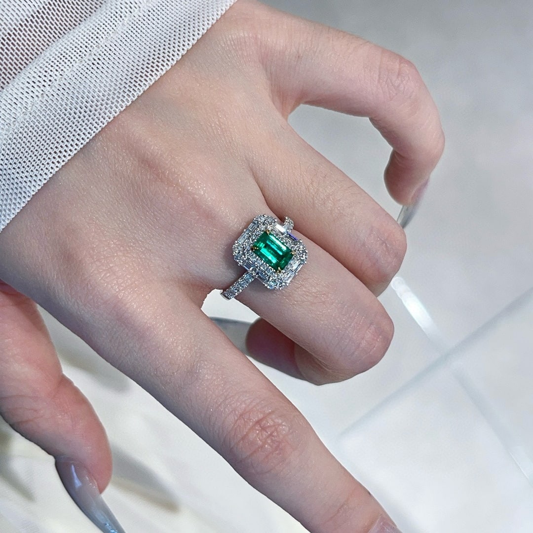 14k Gold 0.9 Ct Vivid Green Natural Emerald & Diamond Ring - 3