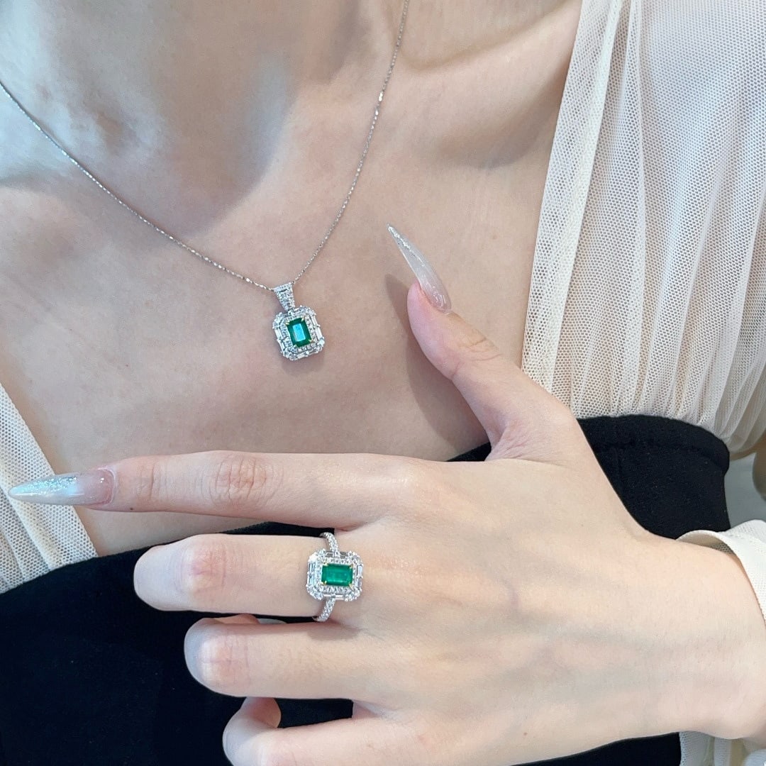 14k Gold 0.9 Ct Vivid Green Natural Emerald & Diamond Ring - 4