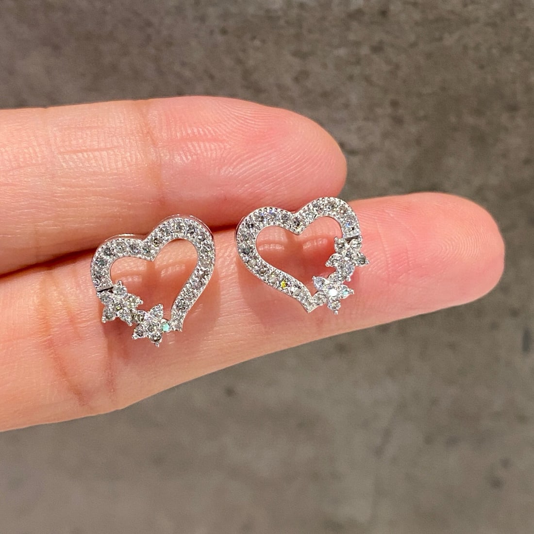 14k Gold 0.40 Ct Natural H Diamond Earrings: Ref:231086447 // gold content:14k gold // main gemstone:diamond // shape:round // carat weight:0. 40ct // clarity grade:vs-si // color:h // treatment:natural // cut grade:g // Condition: NewLow