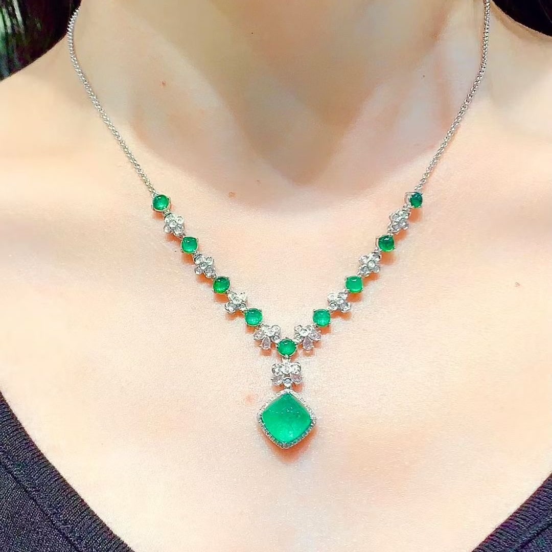 14k Gold 6.3 Ct Vivid Green Natural Emerald & Diamond & Sapphire Necklace - 3
