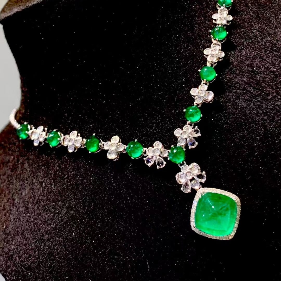 14k Gold 6.3 Ct Vivid Green Natural Emerald & Diamond & Sapphire Necklace - 4
