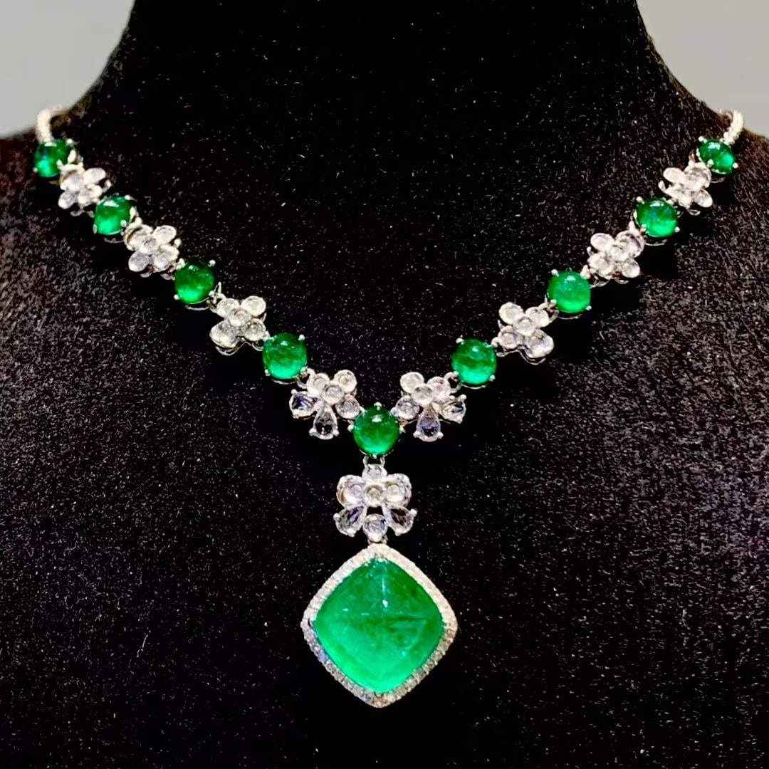 14k Gold 6.3 Ct Vivid Green Natural Emerald & Diamond & Sapphire Necklace - 5