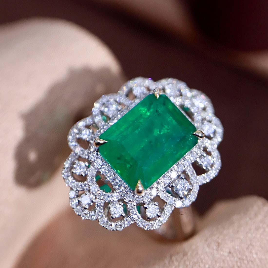 14k Gold 3.53 Ctw Vivid Green Natural Emerald & Diamond Ring - 2