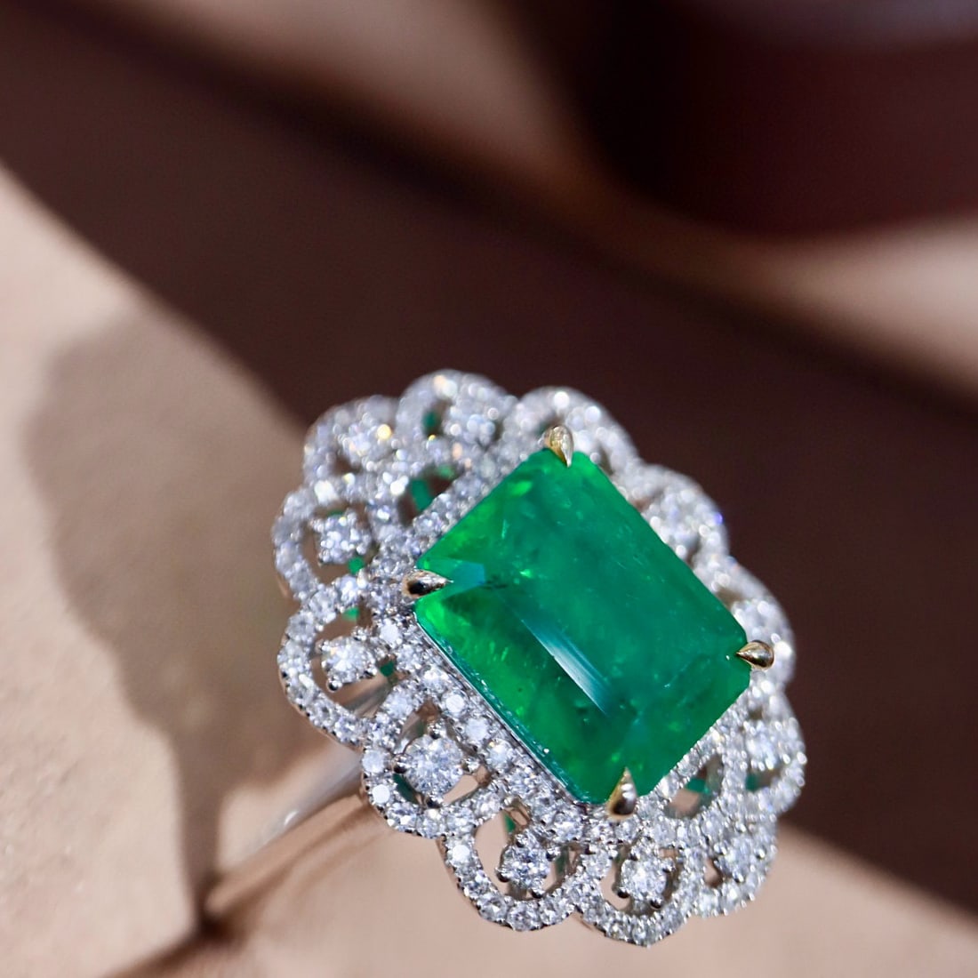 14k Gold 3.53 Ctw Vivid Green Natural Emerald & Diamond Ring - 3