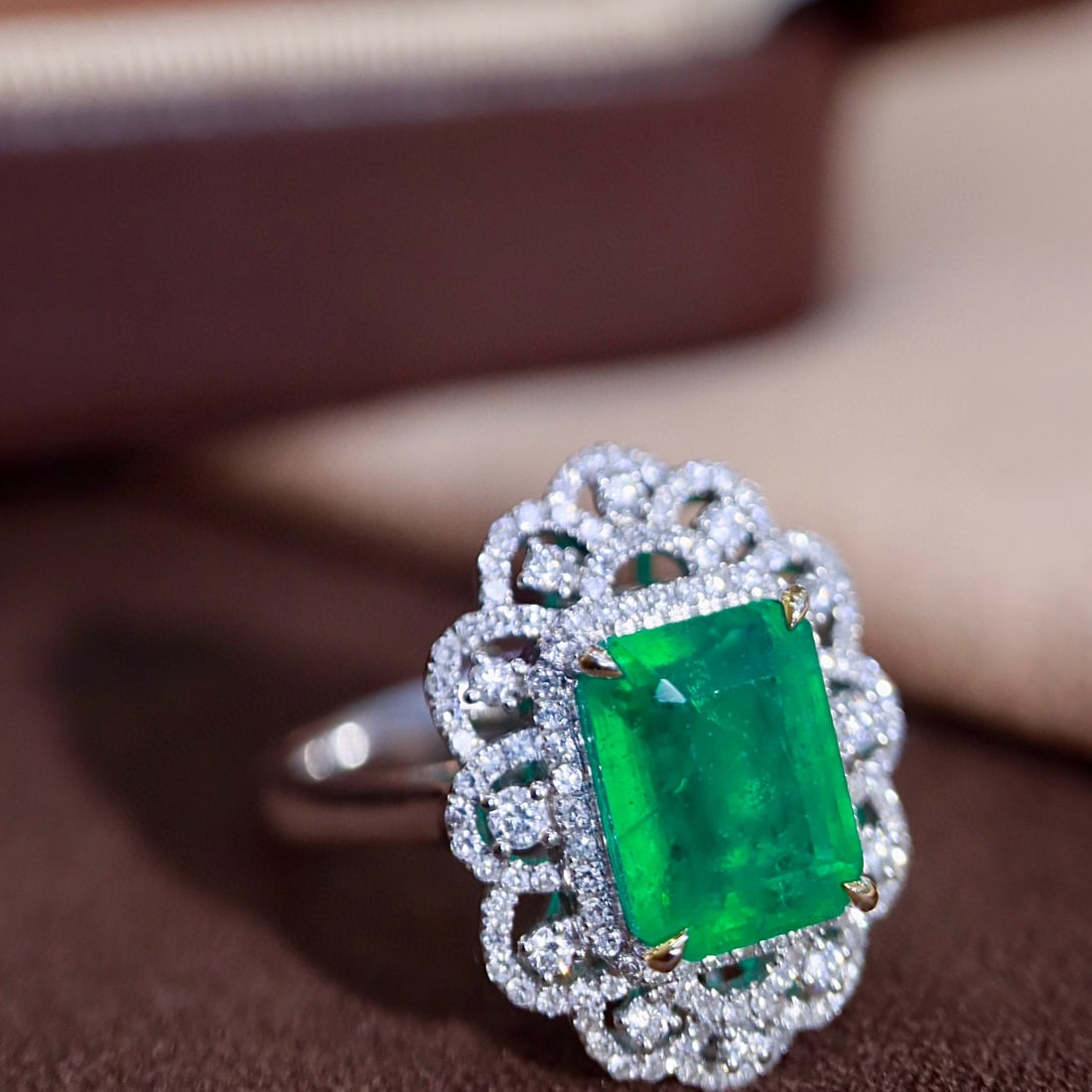 14k Gold 3.53 Ctw Vivid Green Natural Emerald & Diamond Ring - 6