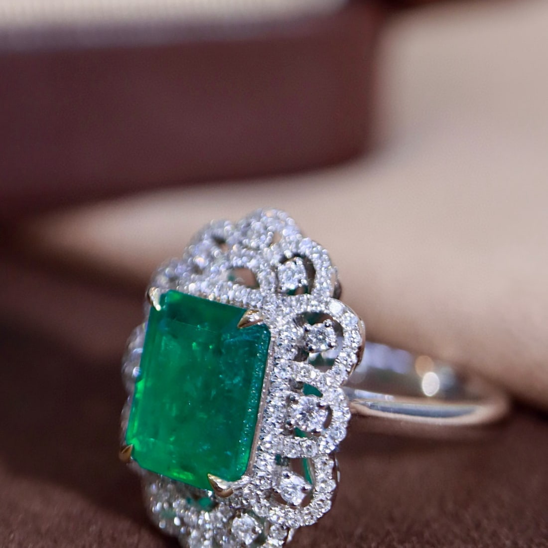 14k Gold 3.53 Ctw Vivid Green Natural Emerald & Diamond Ring - 7