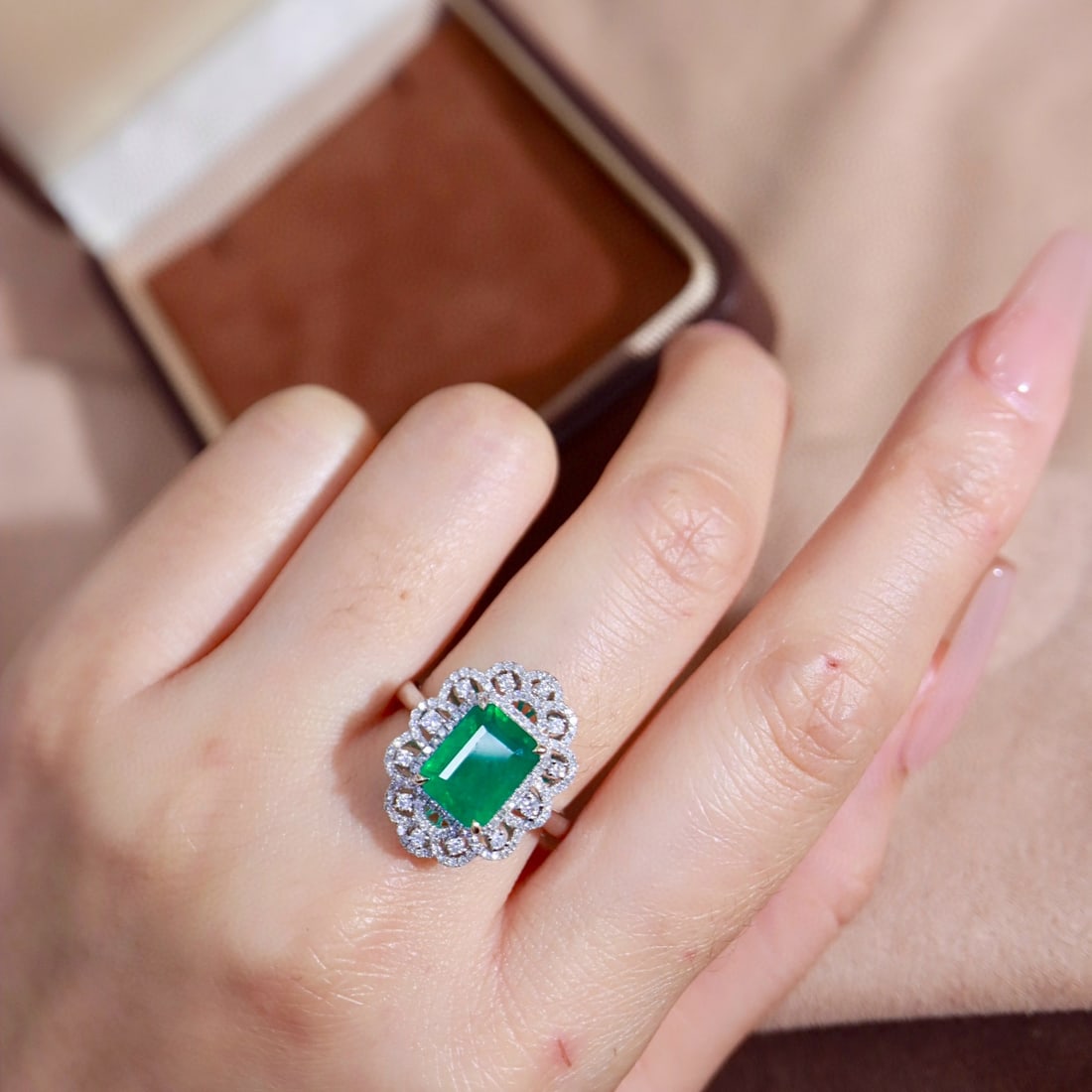 14k Gold 3.53 Ctw Vivid Green Natural Emerald & Diamond Ring - 8