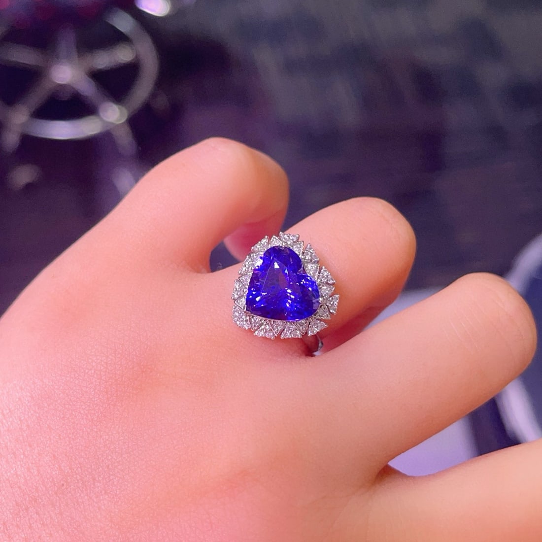 14k Gold 6.26 Ct Natural Tanzanite & Diamond Ring - 4