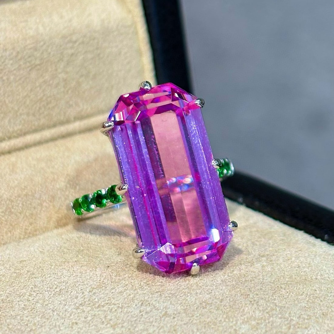 14k Gold 17.11 Ctw Natural Kunzite & Tsavorite Ring - 2