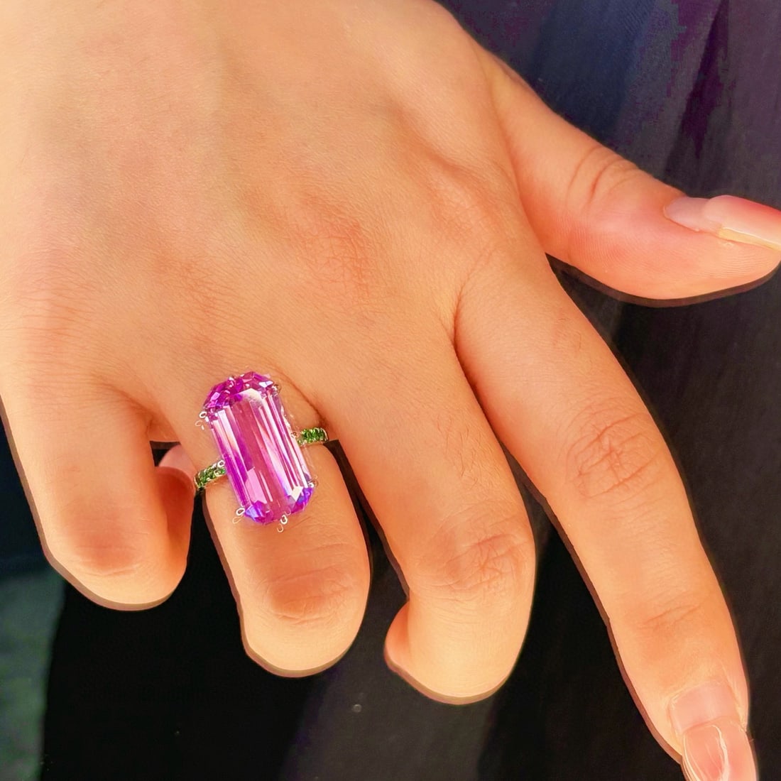 14k Gold 17.11 Ctw Natural Kunzite & Tsavorite Ring - 4