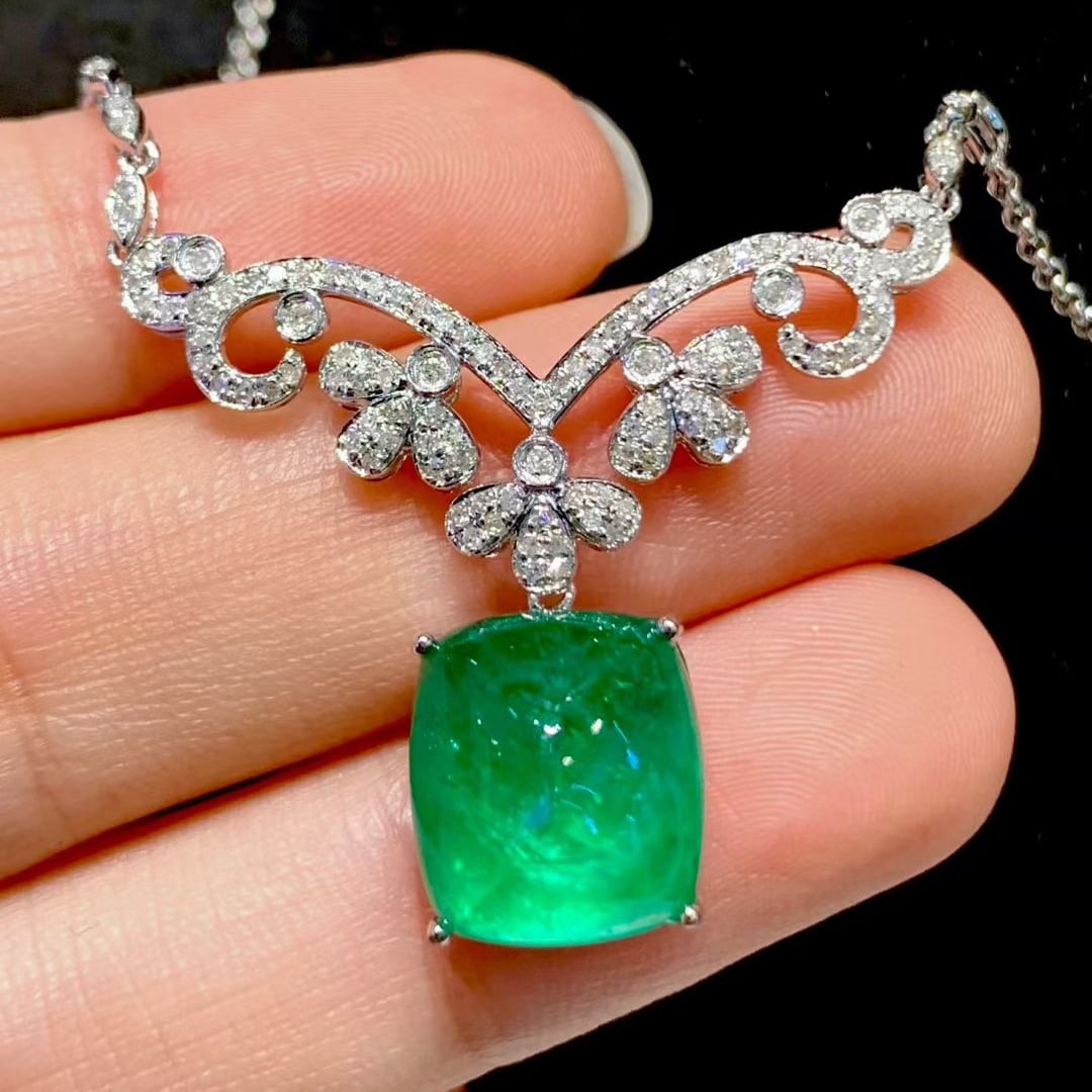 14k Gold 6.56 Ct Vivid Green Natural Emerald & Diamond Necklace - 2