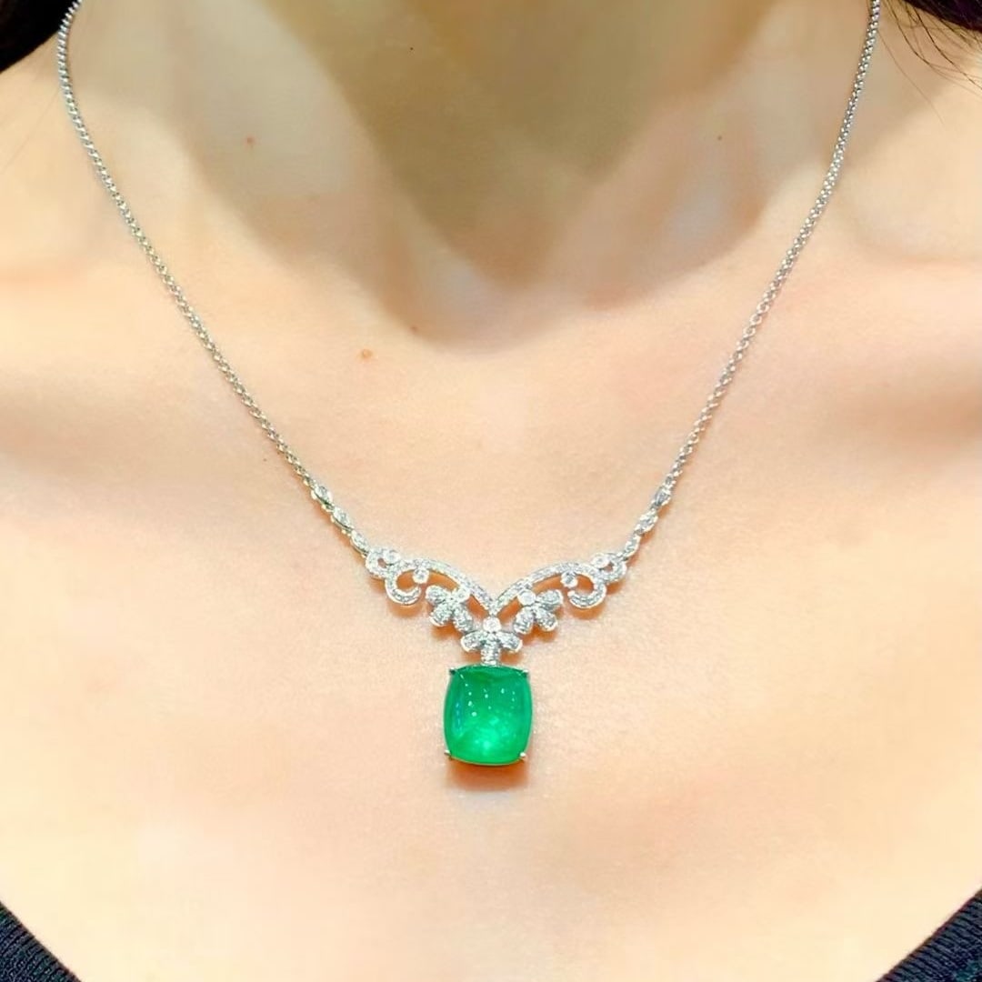 14k Gold 6.56 Ct Vivid Green Natural Emerald & Diamond Necklace - 3