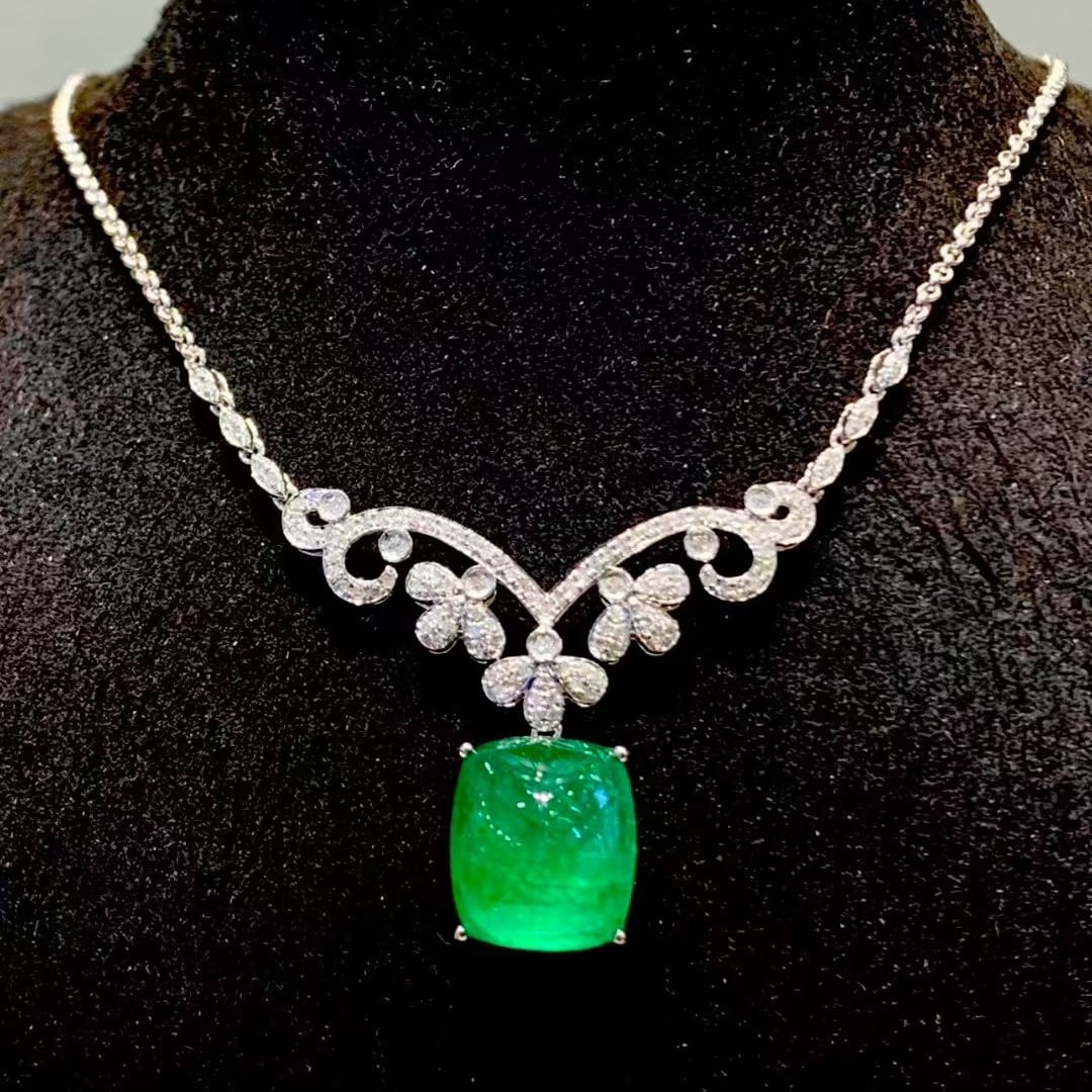 14k Gold 6.56 Ct Vivid Green Natural Emerald & Diamond Necklace - 5