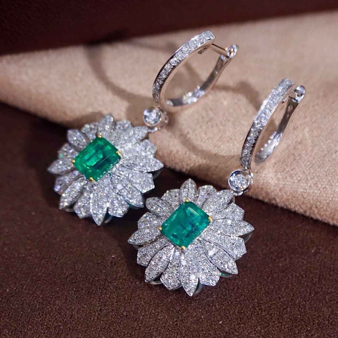 14k Gold 2.65 Ctw Natural Emerald & Diamond Earrings - 4