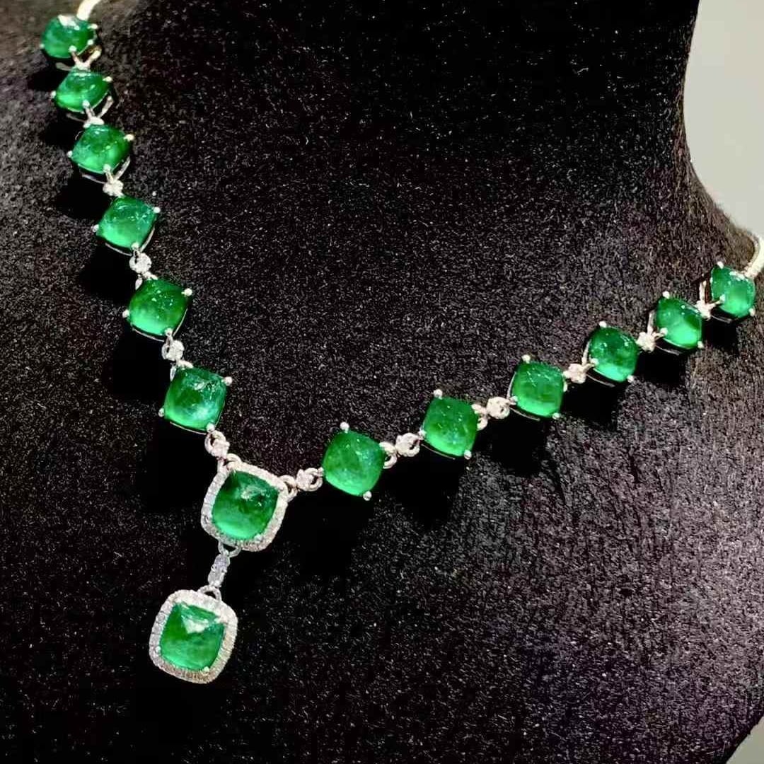 14k Gold 7.8 Ct Vivid Green Natural Emerald & Diamond Necklace - 2