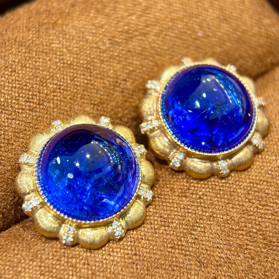 14k Gold 17.33 Ct Natural Tanzanite & Diamond Earrings - 2