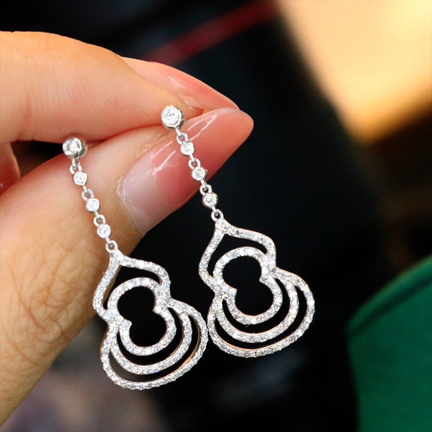 14k Gold 0.6 Ct Natural H Diamond Earrings: Ref:231087059 // gold content:14k gold // main gemstone:diamond // shape:round // carat weight:0. 6ct // clarity grade:vs-si // color:h // treatment:natural // cut grade:g // Low Estimate: