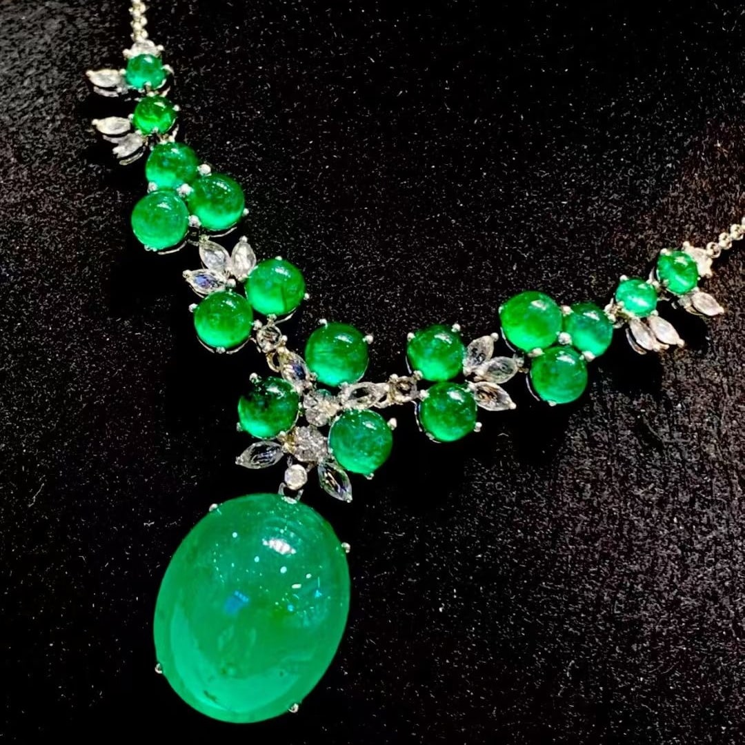 14k Gold 21 Ct Vivid Green Natural Emerald & Diamond Necklace - 2