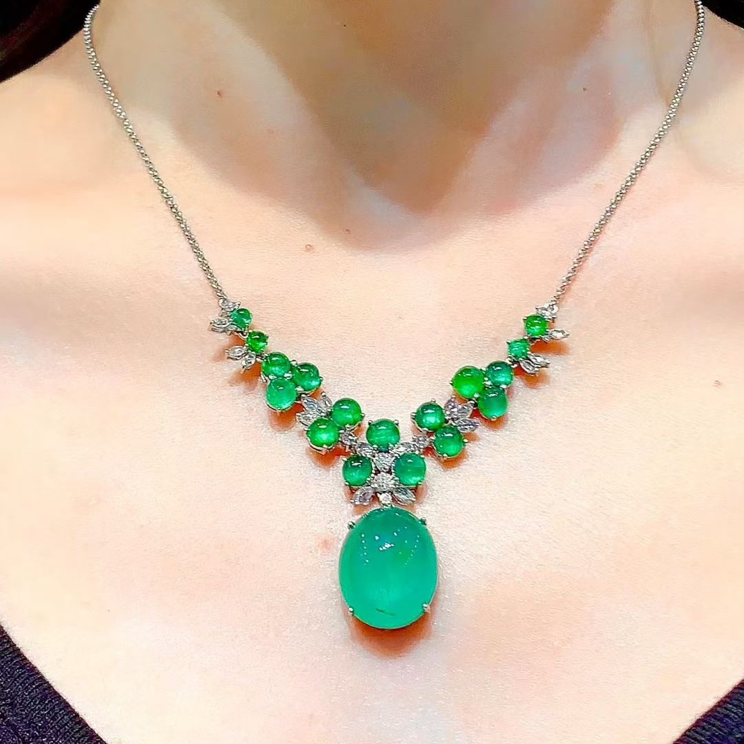 14k Gold 21 Ct Vivid Green Natural Emerald & Diamond Necklace - 3